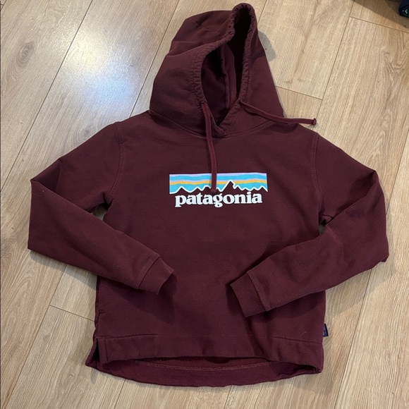 Patagonia Tops - 💙 Patagonia Burgundy Hoodie with Logo 💙